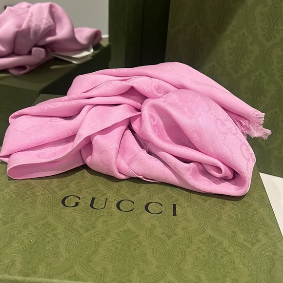 NWT Gucci GG Rose Scarf Wrap Silk Wool - Picture 1 of 9